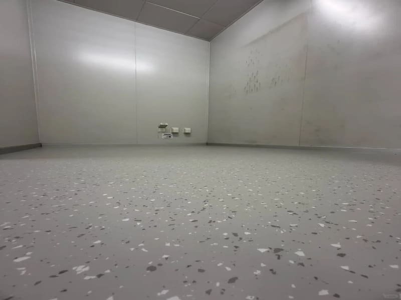 choose regional pricing model vinyl flooring distributor decision guide